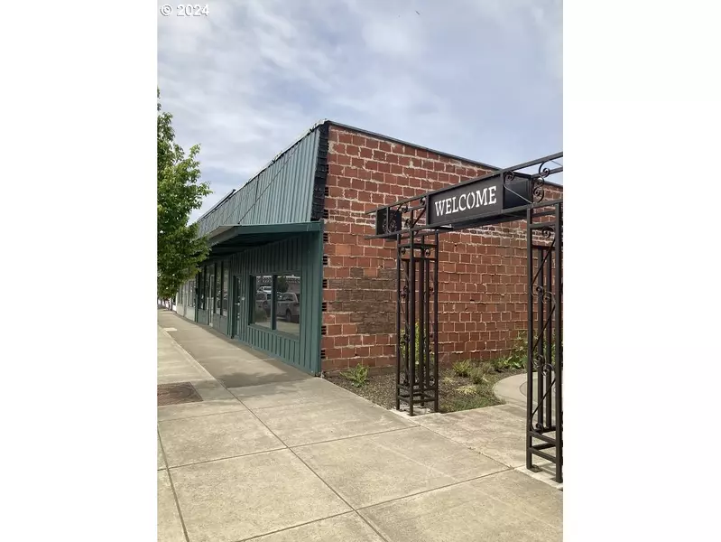 111 W CENTRAL AVE, Sutherlin, OR 97479