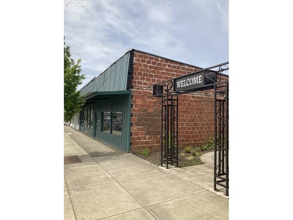 111 W CENTRAL AVE, Sutherlin, OR 97479