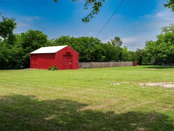 Bowie, TX 76230,208 Galia Street