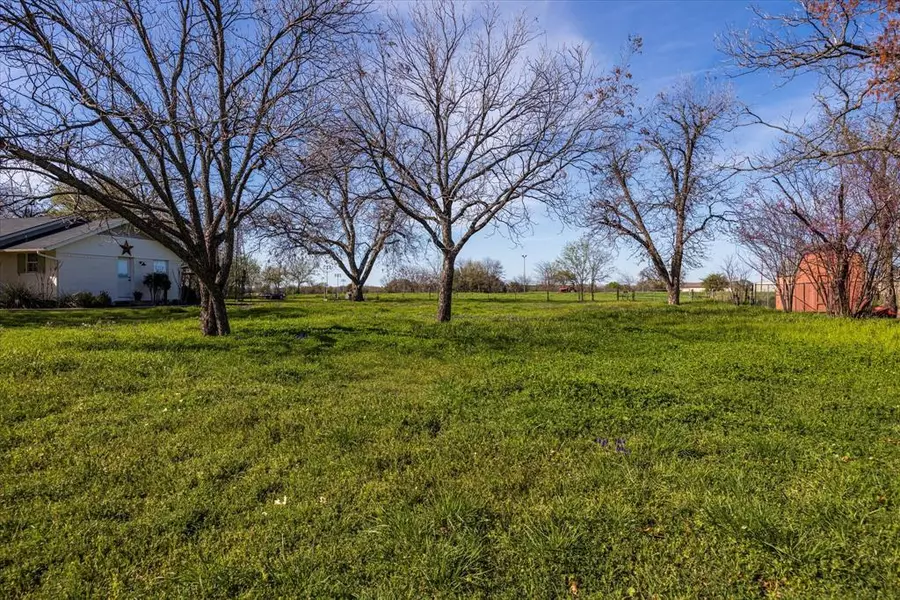 920 W Bridge Street, Granbury, TX 76048