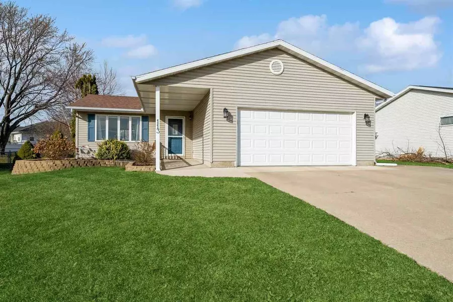 113 Rosedale Dr, Center Point, IA 52213