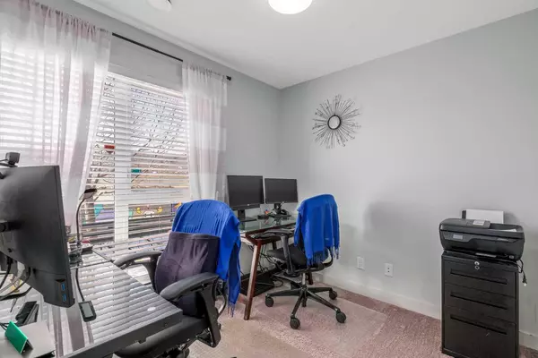 Calgary, AB T3B1N3,7032 34 AVE NW