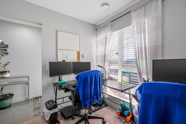 Calgary, AB T3B1N3,7032 34 AVE NW