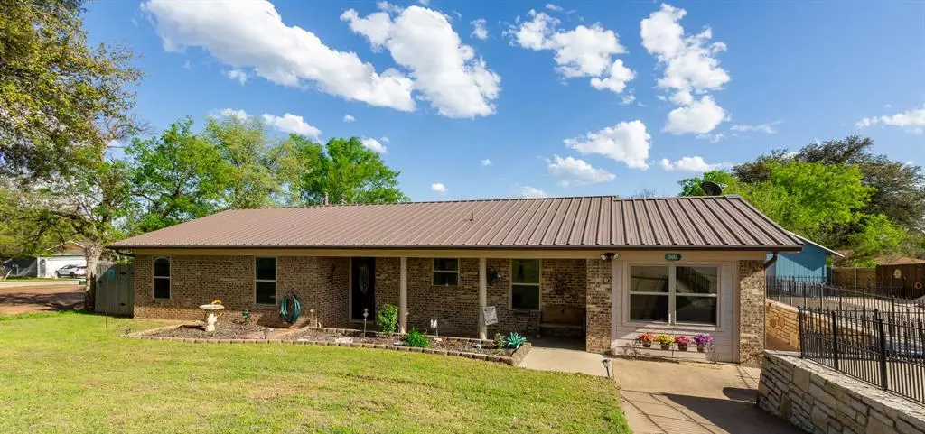 305 E Moore Street, Granbury, TX 76048