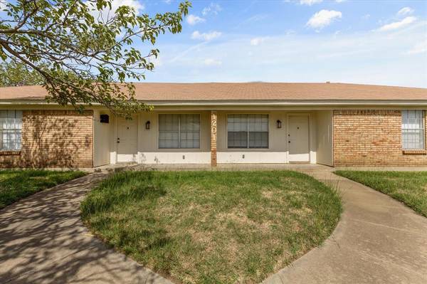 1201 N Nolan River Road, Cleburne, TX 76033