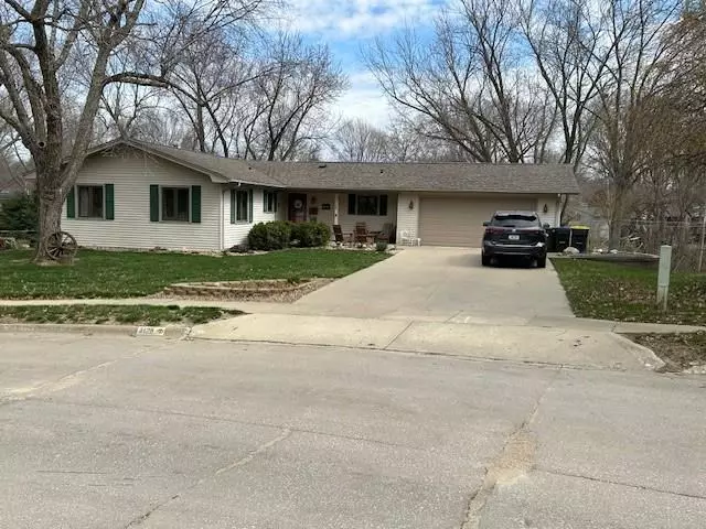 3128 Juniper Dr, Iowa City, IA 52245