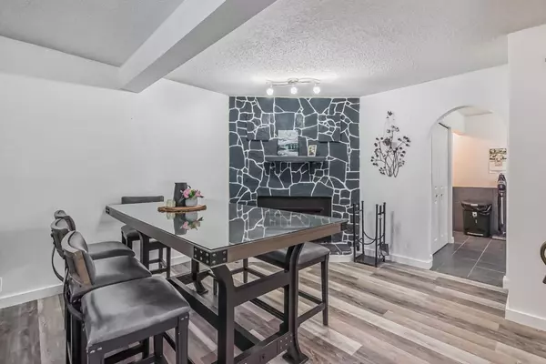 Calgary, AB T2A6N9,28 Abadan CRES NE