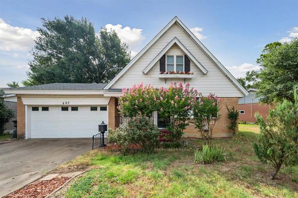 207 Windward Way, Euless, TX 76040