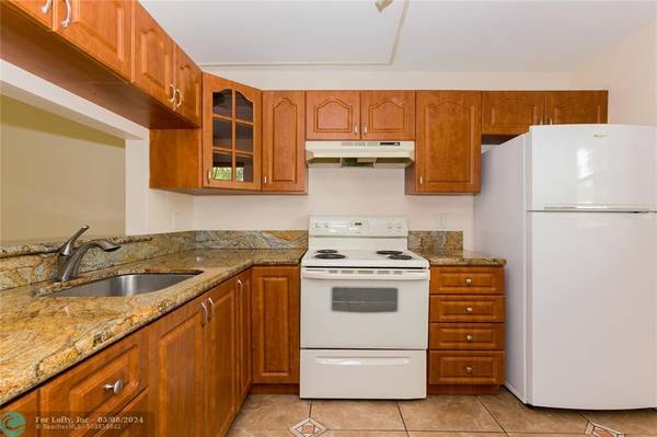 10320 NW 8th St  #103,  Pembroke Pines,  FL 33026