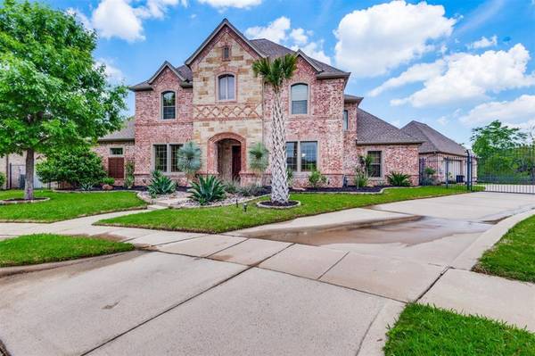 8000 Rushing Spring Drive, North Richland Hills, TX 76182