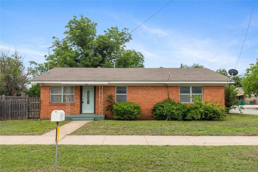 515 W Walnut Street, Coleman, TX 76834