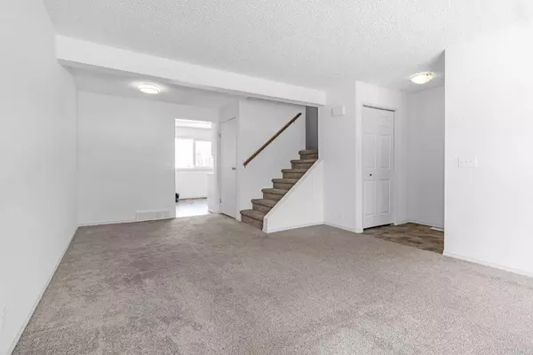 Calgary, AB T2W 4Z5,137 Woodsman LN SW