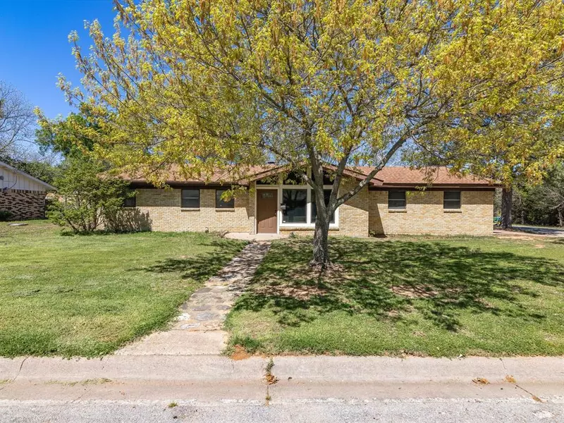 1310 N Lamb Street, Bowie, TX 76230