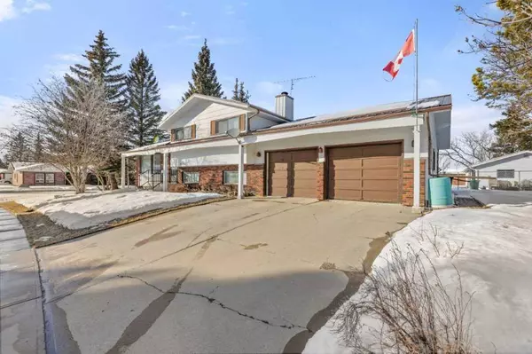 Olds, AB T4H1L4,5302 Aspen Close