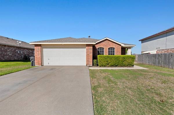 1027 Mazourka Drive, Arlington, TX 76001