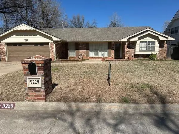 9229 Lansbrook Lane, Oklahoma City, OK 73132