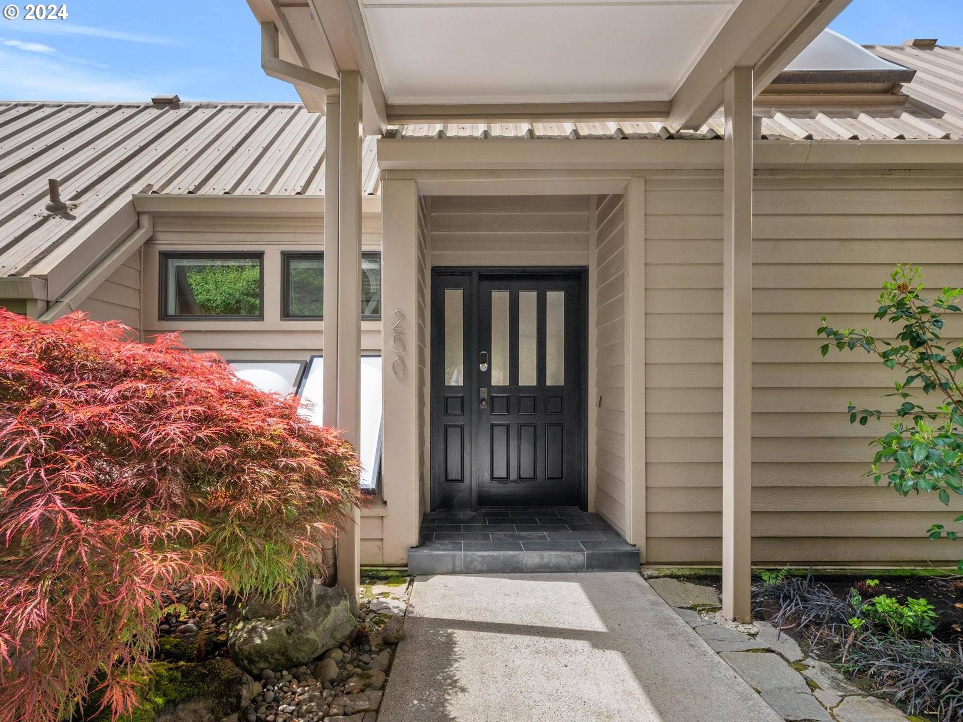 Portland, OR 97202,250 SE SPOKANE ST ##2