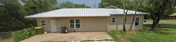 702 W Yeagua Street, Groesbeck, TX 76642