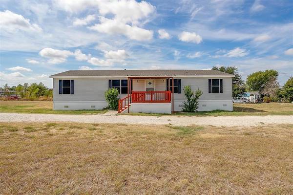 5709 Texas Street, Joshua, TX 76058