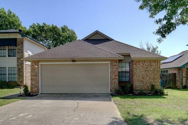 931 Boxwood Drive, Lewisville, TX 75067