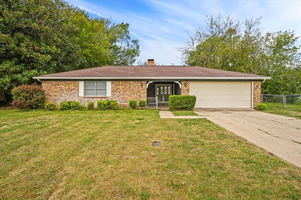 324 N Elm,  Quinlan,  TX 75474