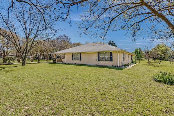 402 E Simonds Road, Seagoville, TX 75159