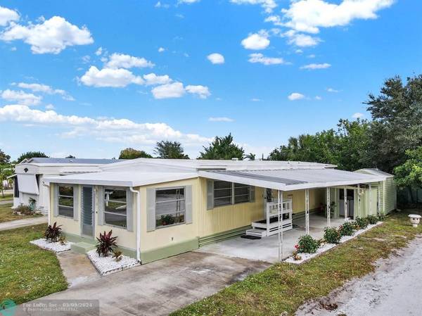 610 NE Tahiti Way,  Jensen Beach,  FL 34957