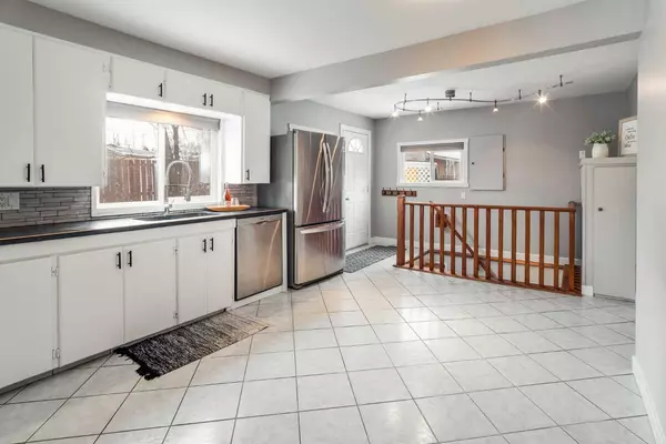 Calgary, AB T3B2P5,4639 81 ST NW