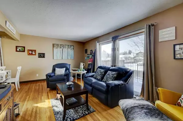 Calgary, AB T3B 2R2,4612 83 ST NW