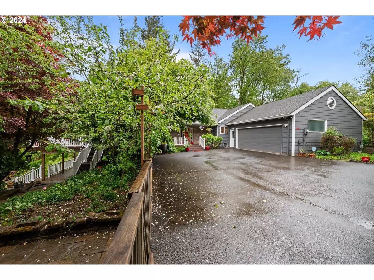 West Linn, OR 97068,19696 SUNCREST DR