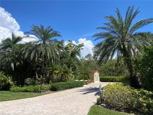 4948 Coach LN, Naples, FL 34114