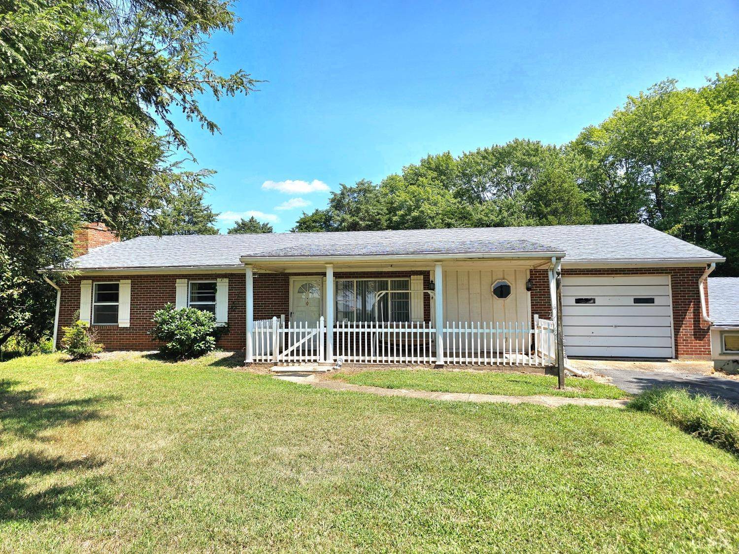 260 Red Oak RD, Martinsville, VA 24112