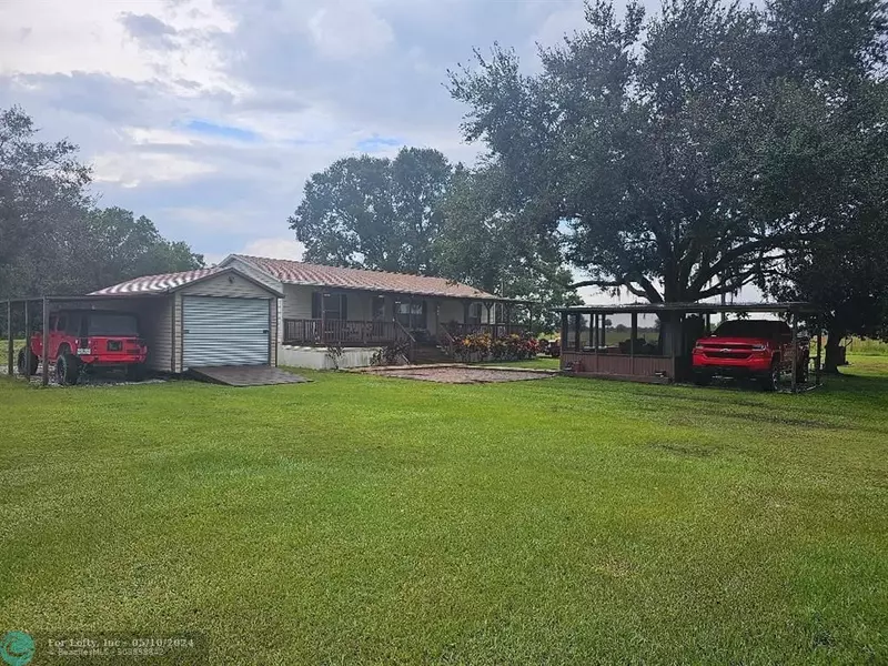 18286 NW 262nd Street, Okeechobee, FL 34974