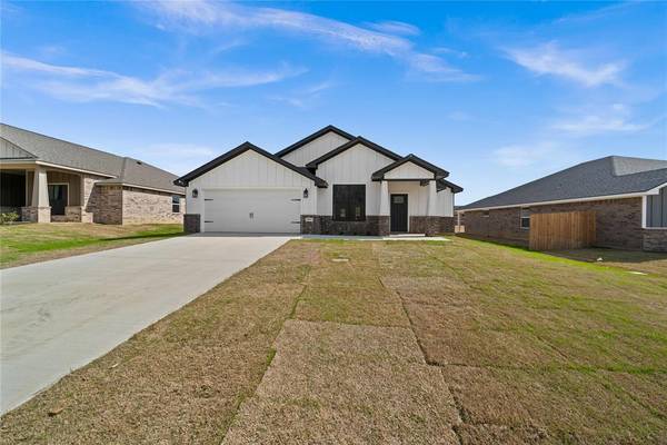 16217 Crossing Circle, Lindale, TX 75771