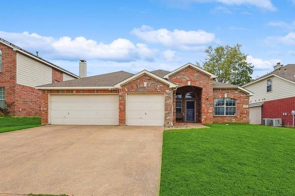 2708 Cheshire Way,  Grand Prairie,  TX 75052