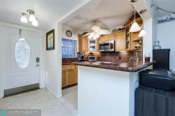 Deerfield Beach, FL 33441,608 SW Natura Blvd  #212