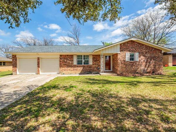 4408 River Oaks Drive, Brownwood, TX 76801