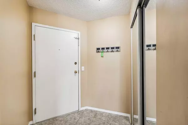 Calgary, AB T2B 3R6,3201 Valleyview PARK SE #3201