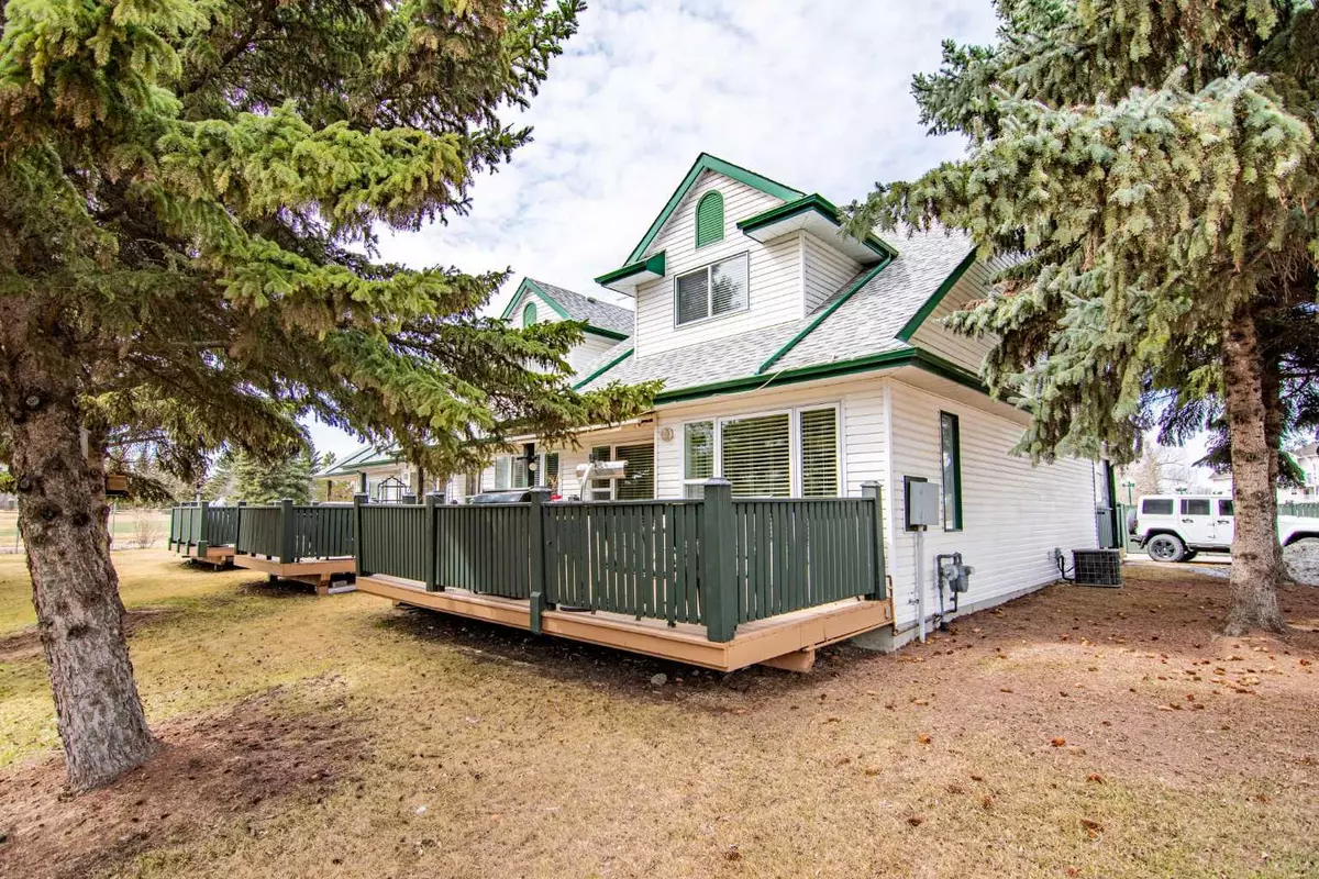 Sylvan Lake, AB T4S 1E8,5323 Lakeshore DR #4