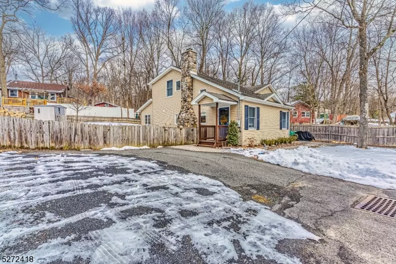 18 Crescent Rd, West Milford Twp., NJ 07480