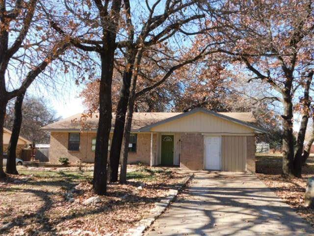 216 Gordon Drive, Azle, TX 76020