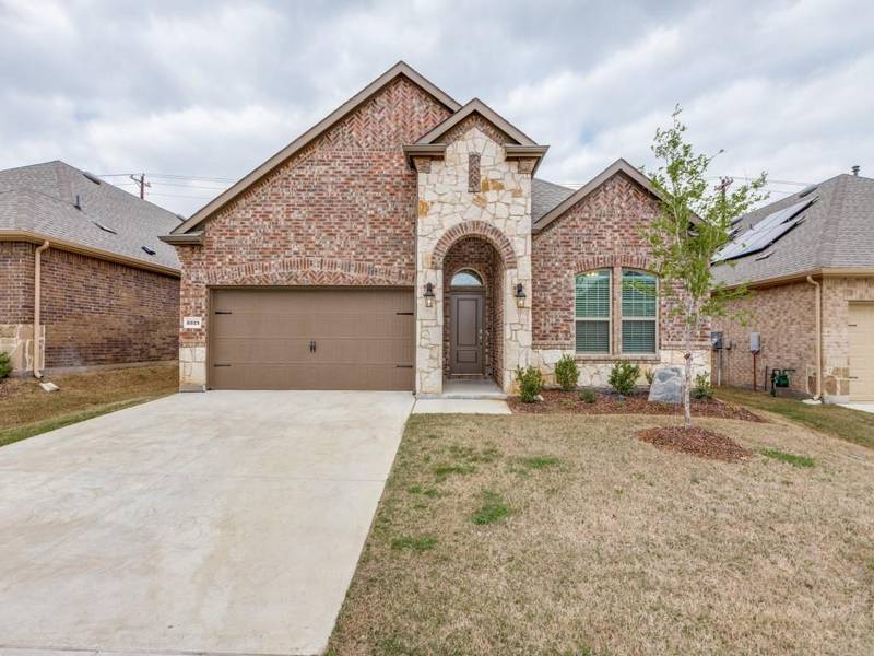 3325 Brady Starr Drive, Aubrey, TX 76227