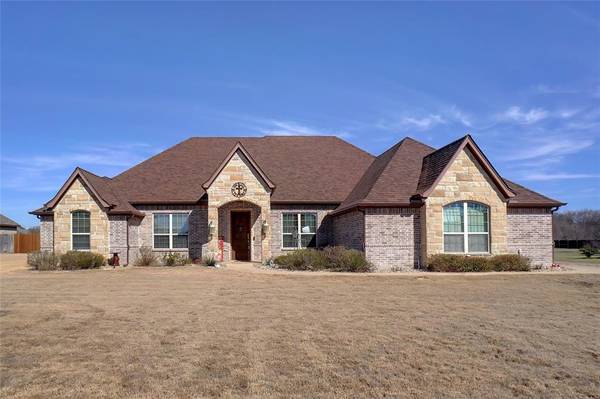 153 Oakwood Creek Lane, Weatherford, TX 76088