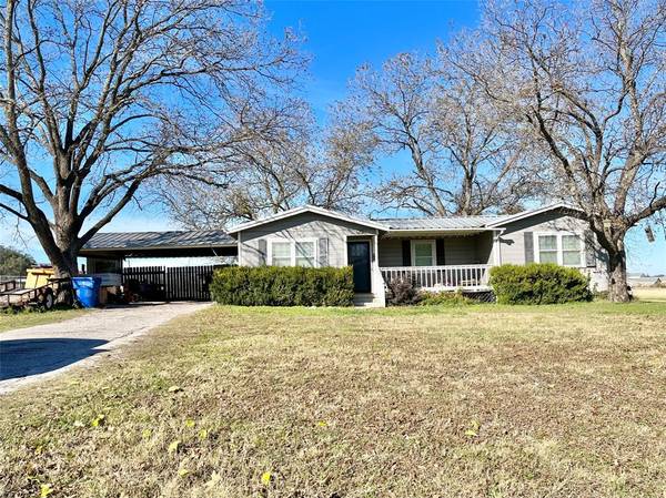 1201 E Highland Avenue, Comanche, TX 76442