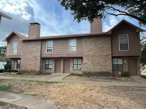 2718 Wimbledon Court,  Garland,  TX 75041