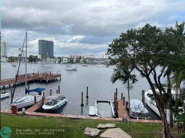 Hallandale Beach, FL 33009,400 Golden Isles Dr  #20