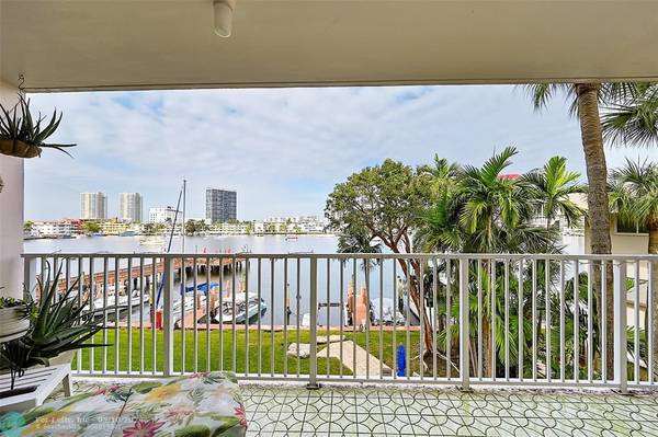 Hallandale Beach, FL 33009,400 Golden Isles Dr  #20