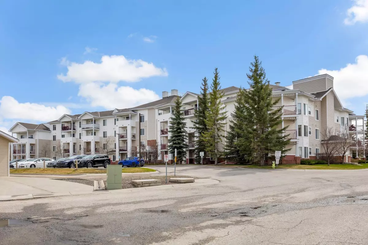 Calgary, AB t3k5j8,9 Country Village Bay NE #304