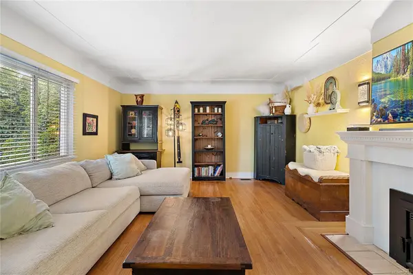 Saanich, BC V8X 2W9,900 Tattersall Dr