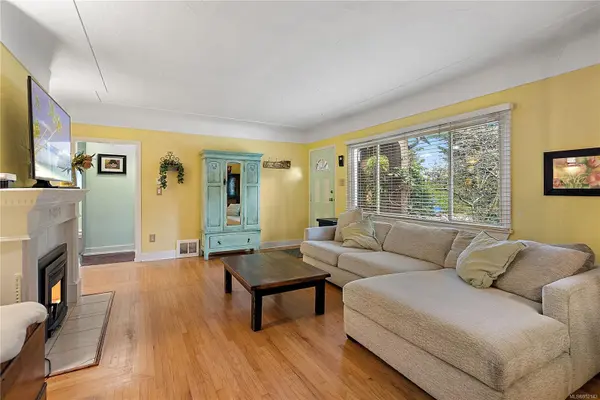 Saanich, BC V8X 2W9,900 Tattersall Dr